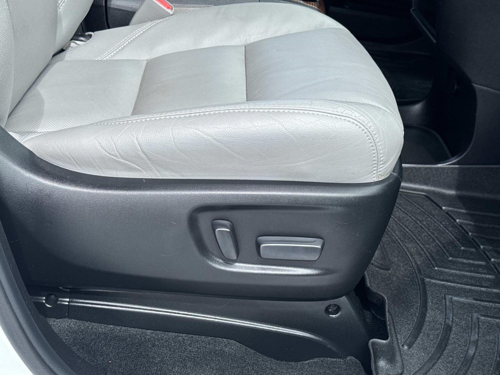 Used 2017 Blizzard Pearl Toyota Limited 7-Passenger image 12