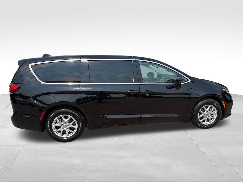Used 2024 Black Chrysler Touring L image 6