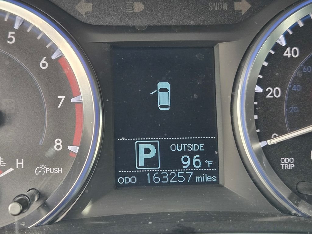 Used 2015 White Toyota LE image 19