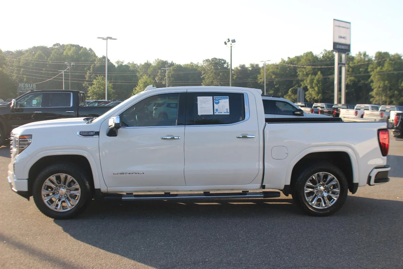 Used 2023 Summit White GMC Denali image 4