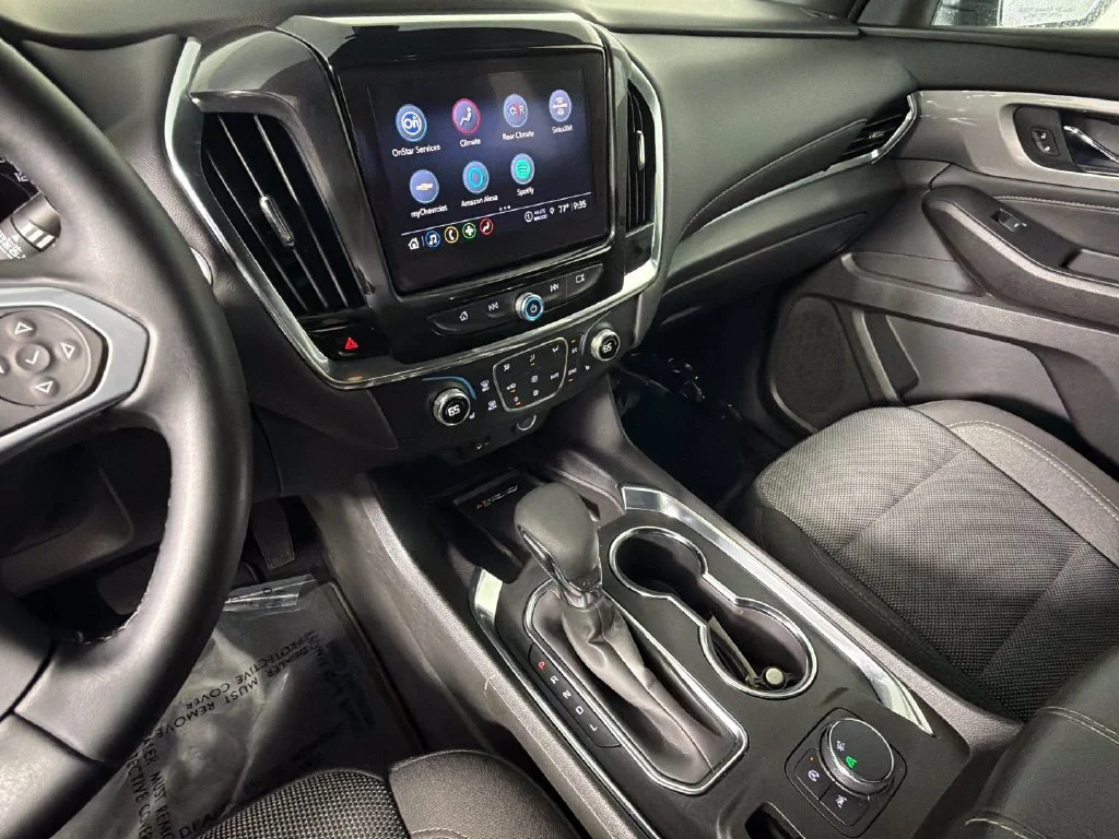 Used 2024 Summit White Chevrolet LT Cloth image 20