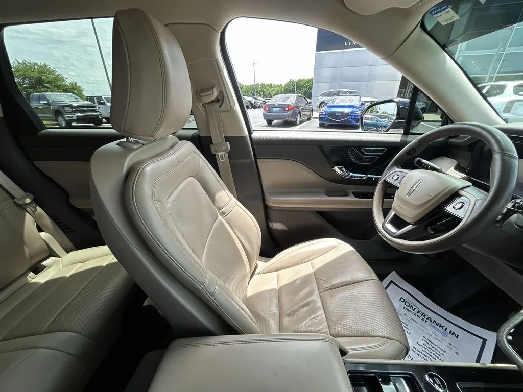 Used 2022 White Lincoln Reserve image 10