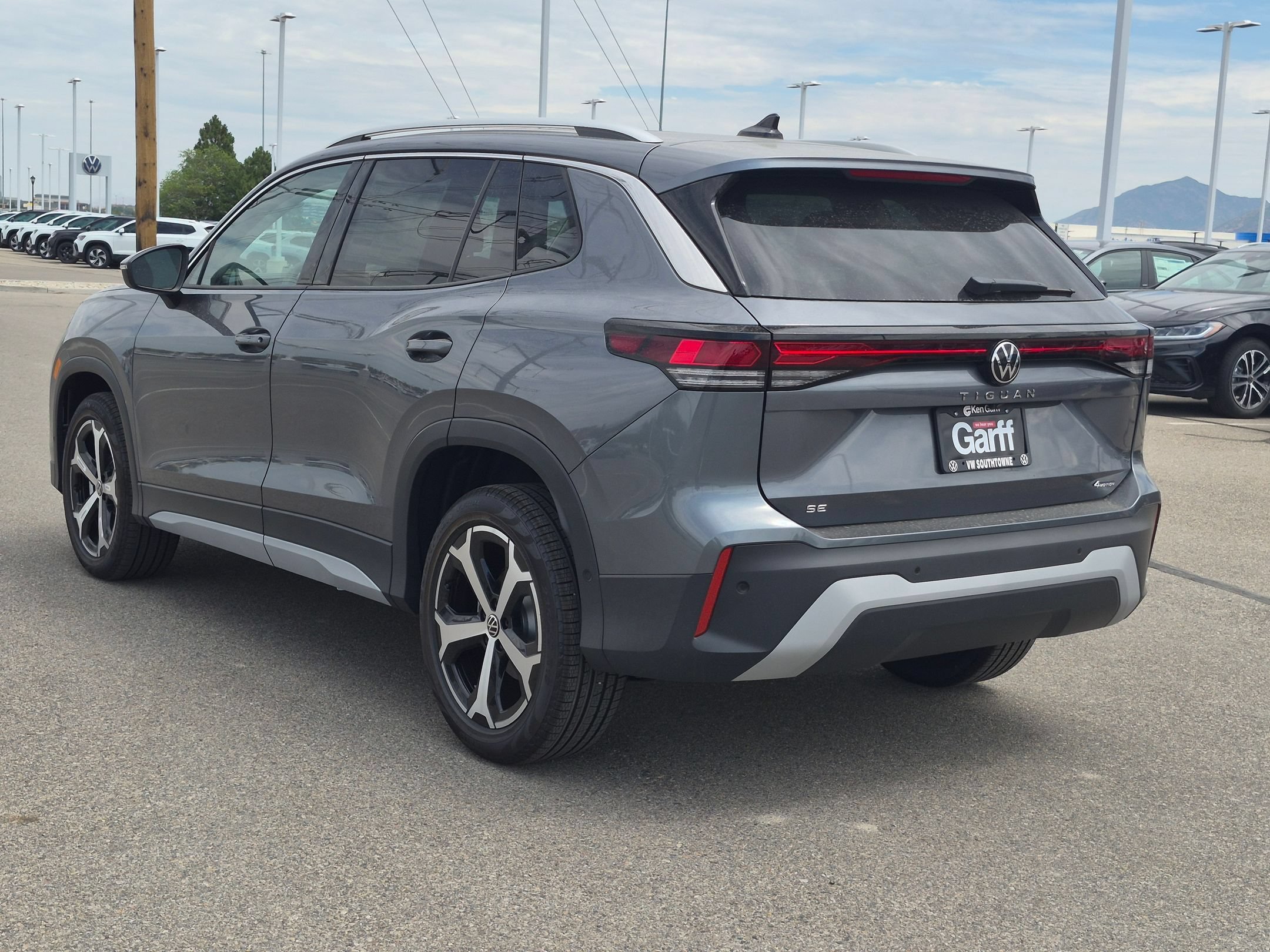 New 2026 Platinum Gray Metallic Volkswagen SE image 5