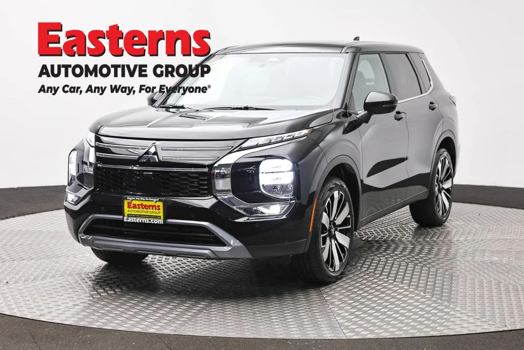 Used 2025 Black Mitsubishi SE image 1