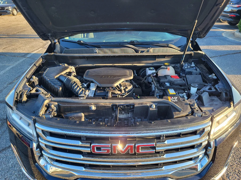 Used 2021 Midnight Blue Metallic GMC SLE image 25