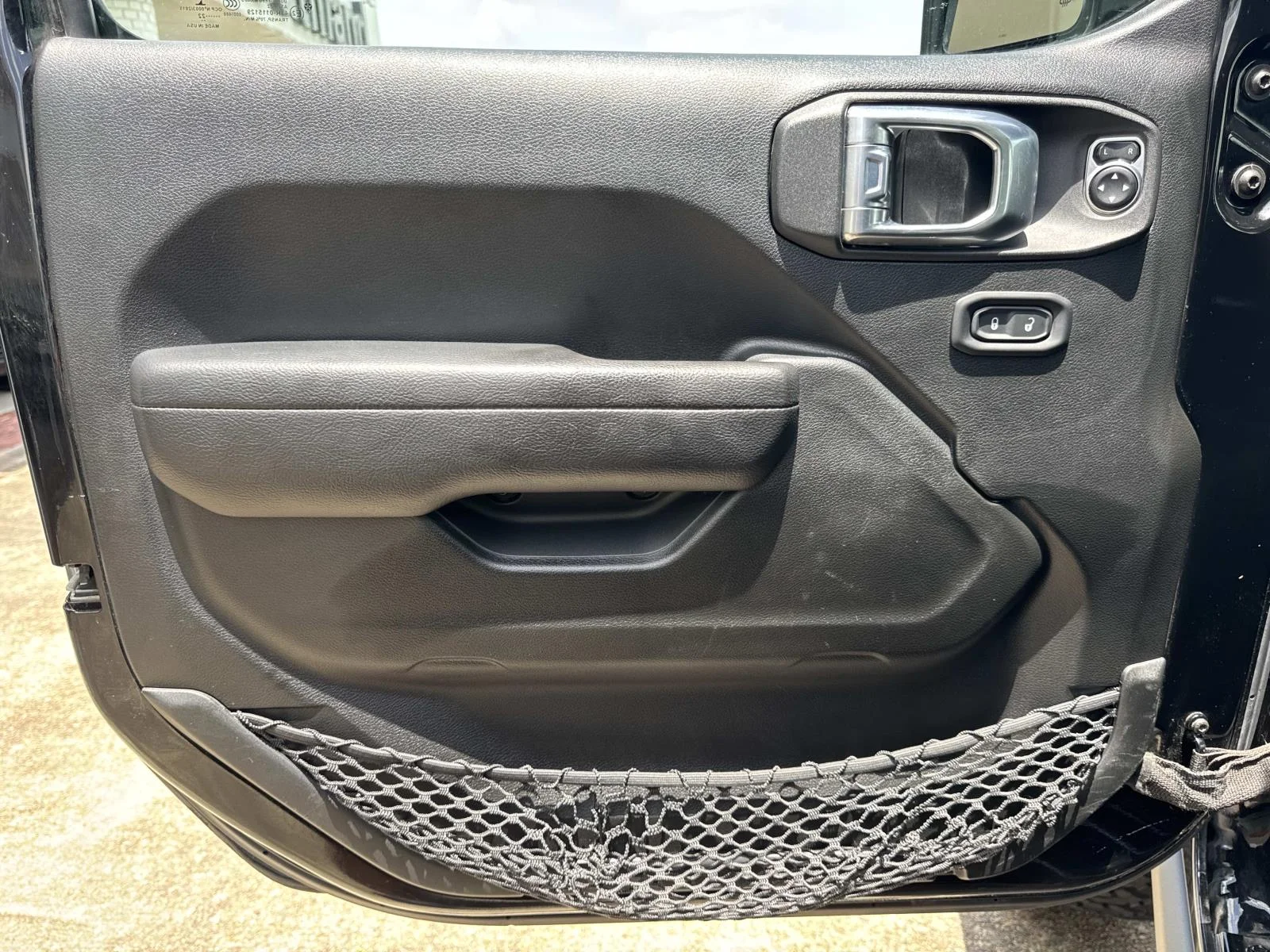 Used 2022 Black Jeep Sport S image 18
