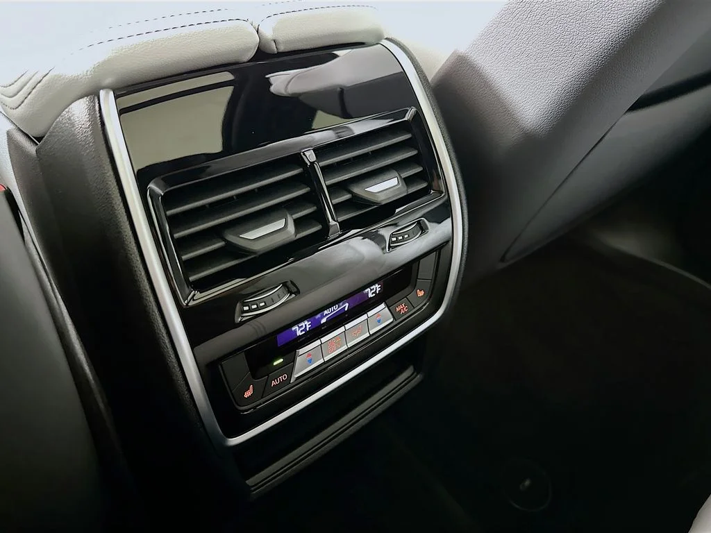 New 2026 Gray Metallic BMW xDrive40i image 28