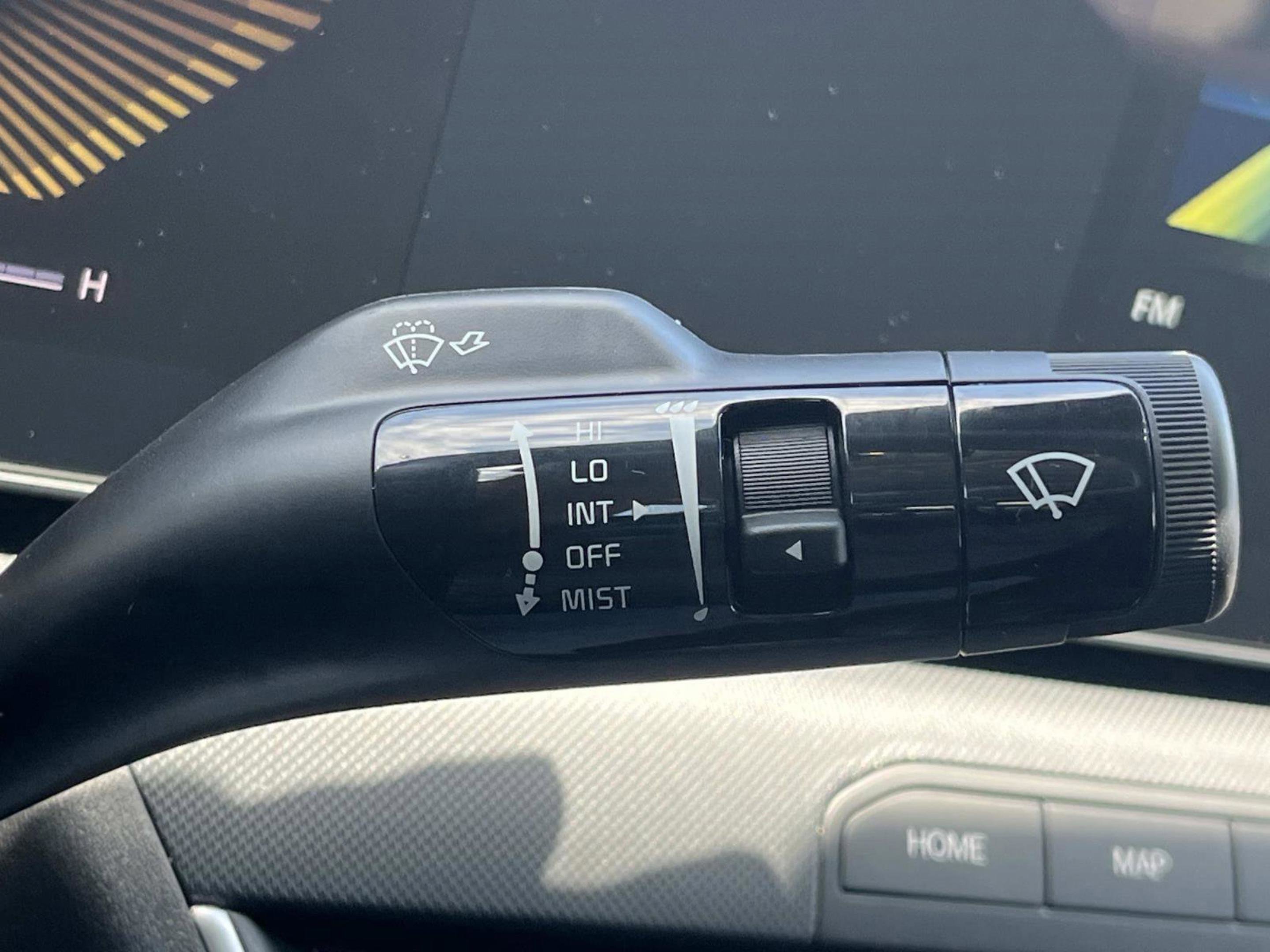 New 2026 Snow White Pearl Kia LX image 30