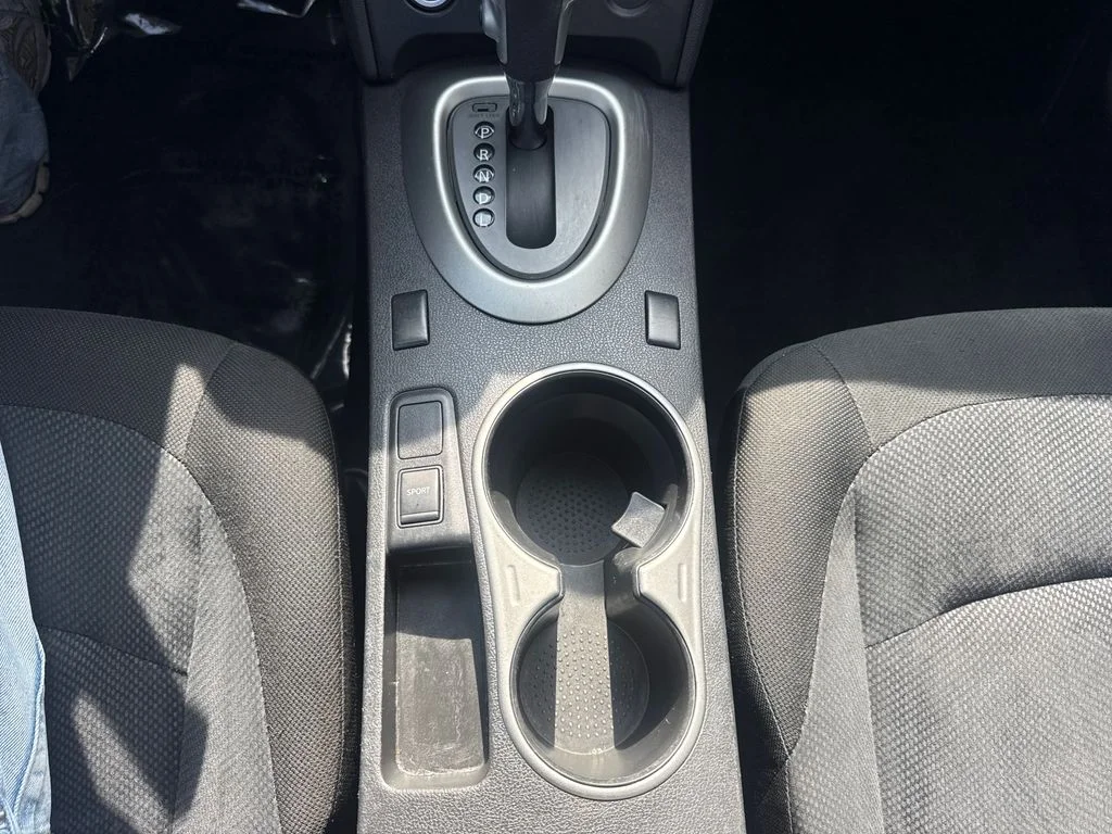 Used 2014 Platinum Graphite Nissan S image 23