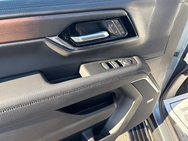 2027 GMC Yukon Denali - Photo 33