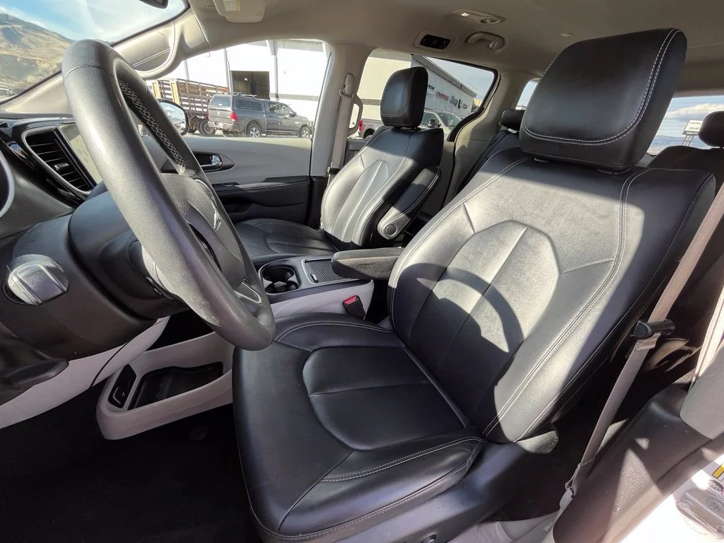 Used 2024 White Chrysler Touring L image 9
