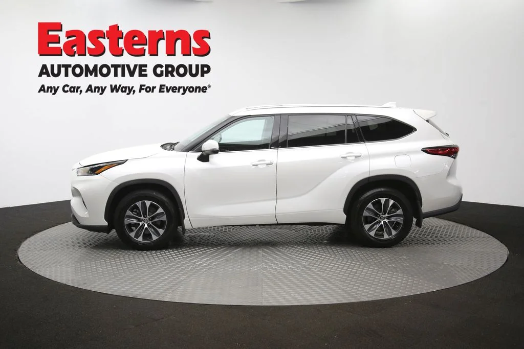 Used 2021 White Toyota XLE image 61