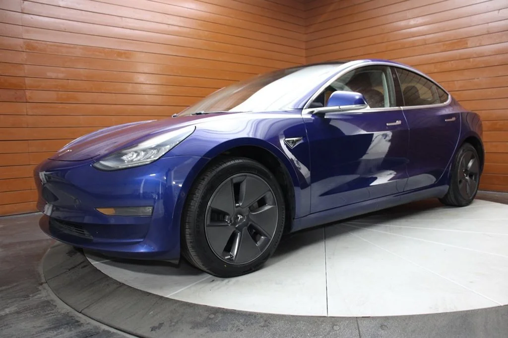 Used 2019 Deep Blue Metallic Tesla  image 1