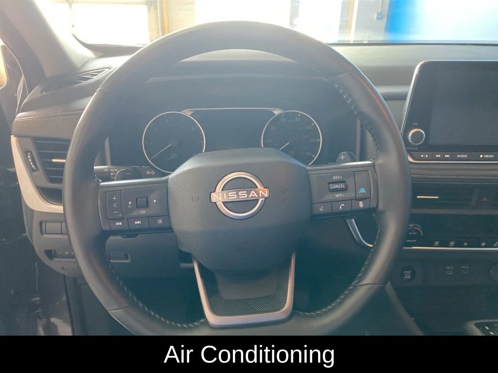 Used 2025 Gray Nissan SV image 5