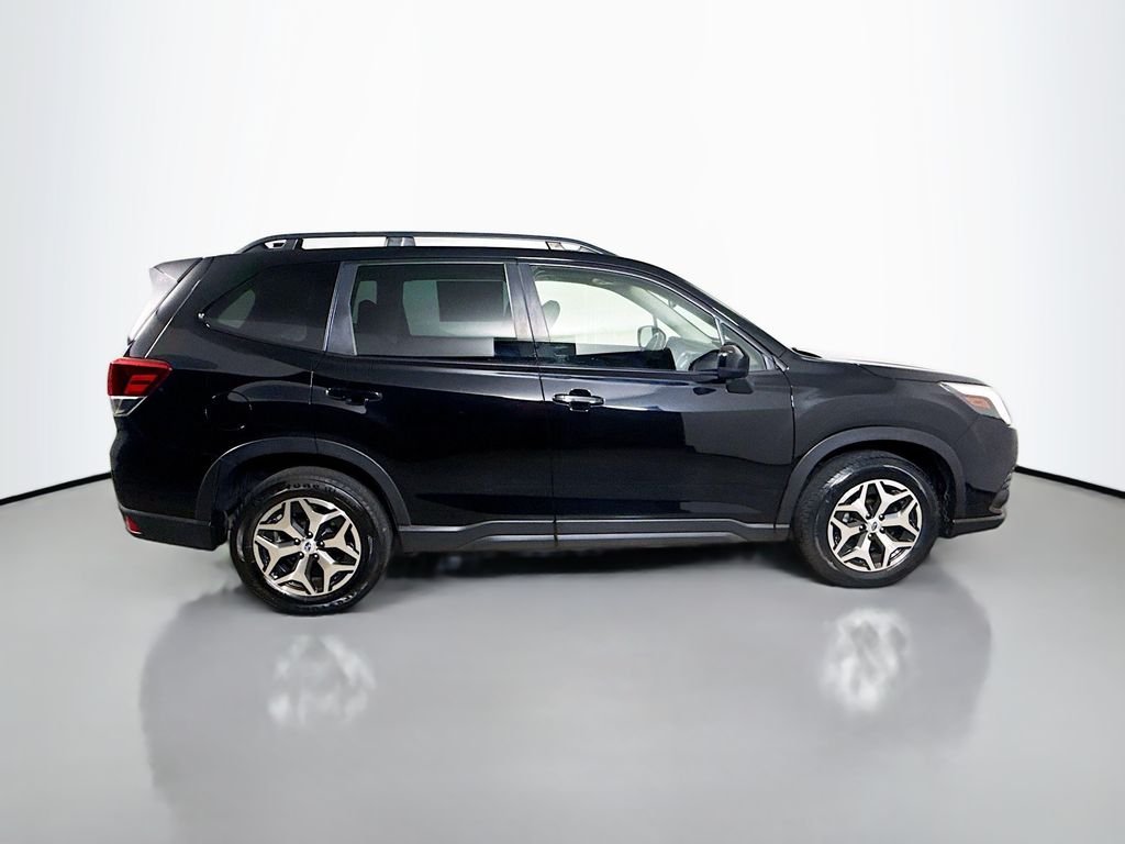 Used 2022 Crystal Black Silica Subaru Premium image 8