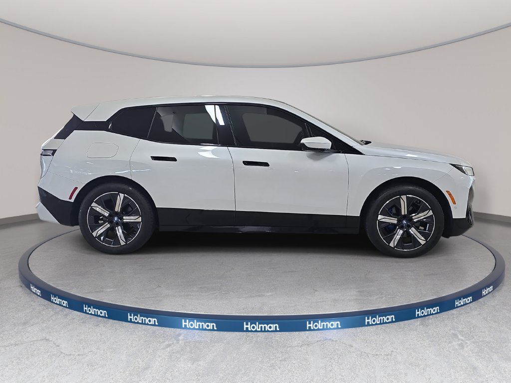 Used 2024 Mineral White Metallic BMW xDrive50 image 6