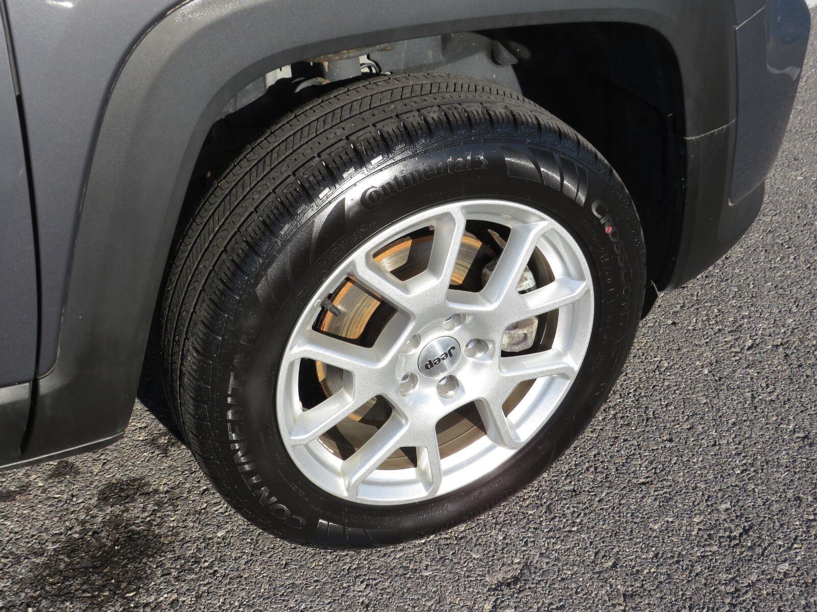 Used 2023 Graphite Gray Jeep Latitude image 11