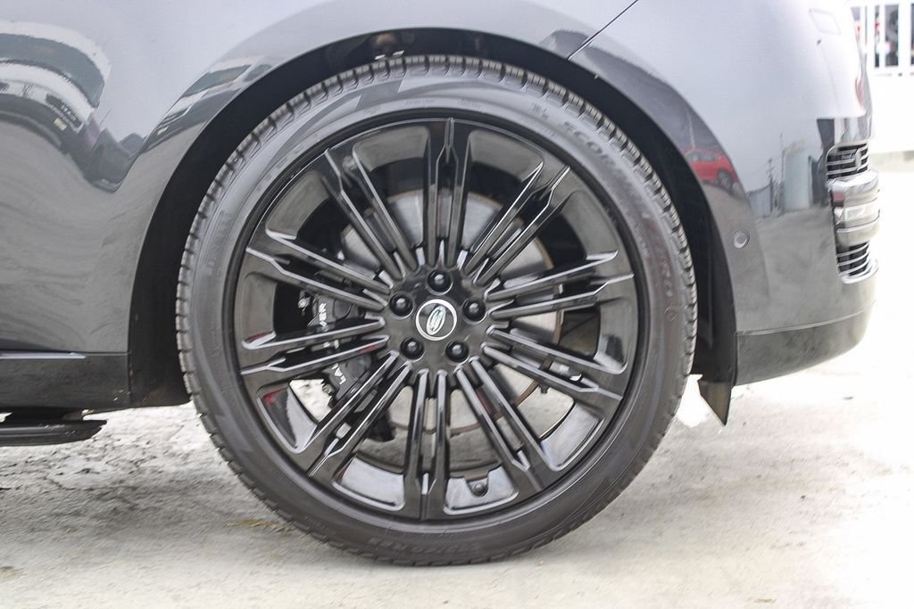 Used 2024 Carpathian Gray Premium Metallic Land Rover Autobiography image 11