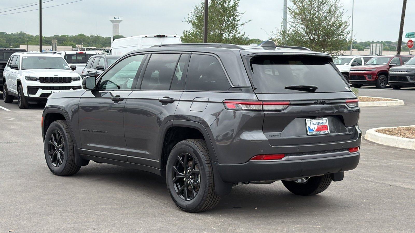 New 2026 Baltic Gray Metallic Clear-Coat Exterior Paint Jeep Laredo Altitude image 7