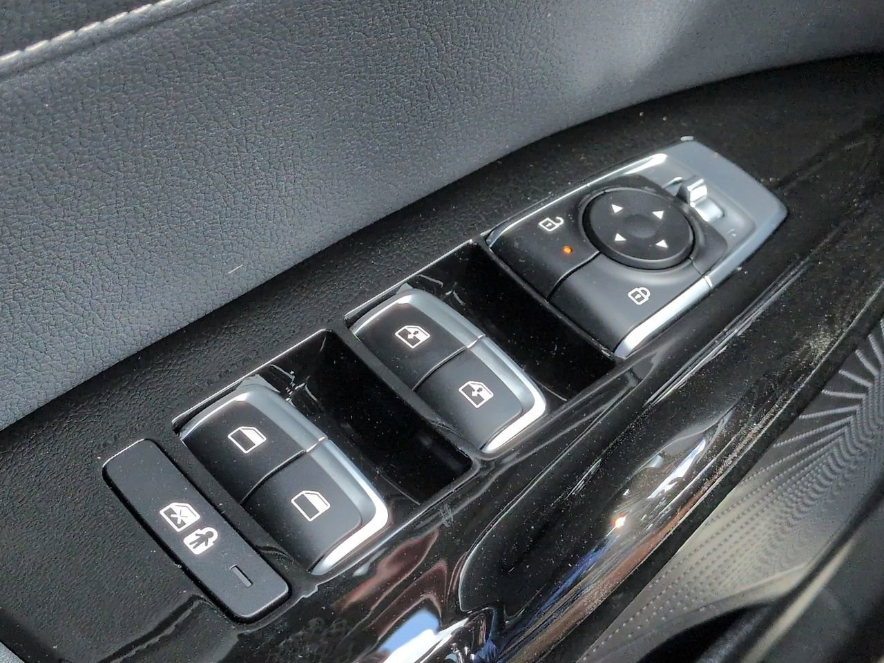 New 2026 Snow White Pearl Kia GT-Line image 23