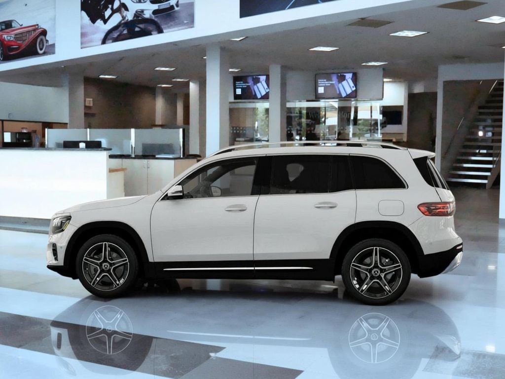 New 2026 Polar White Mercedes-Benz GLB 250 image 32