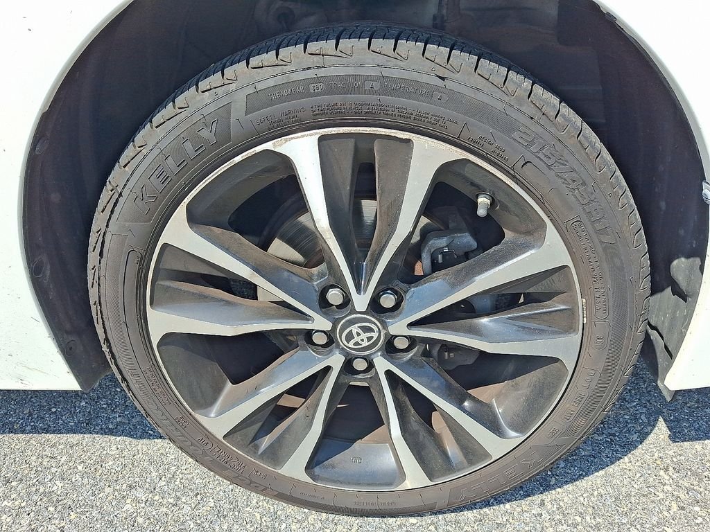 Used 2018 White Toyota SE image 8