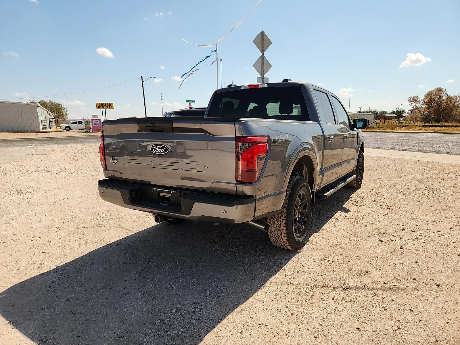 New 2026 Carbonized Gray Metallic Ford XLT image 7