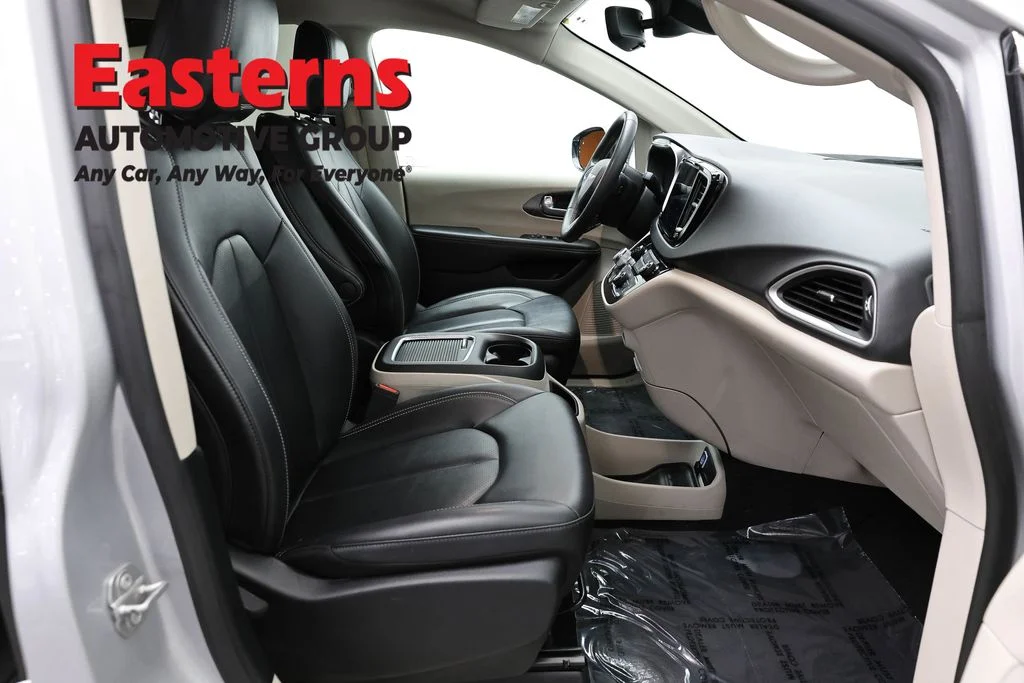 Used 2024 Silver Chrysler Touring L image 23