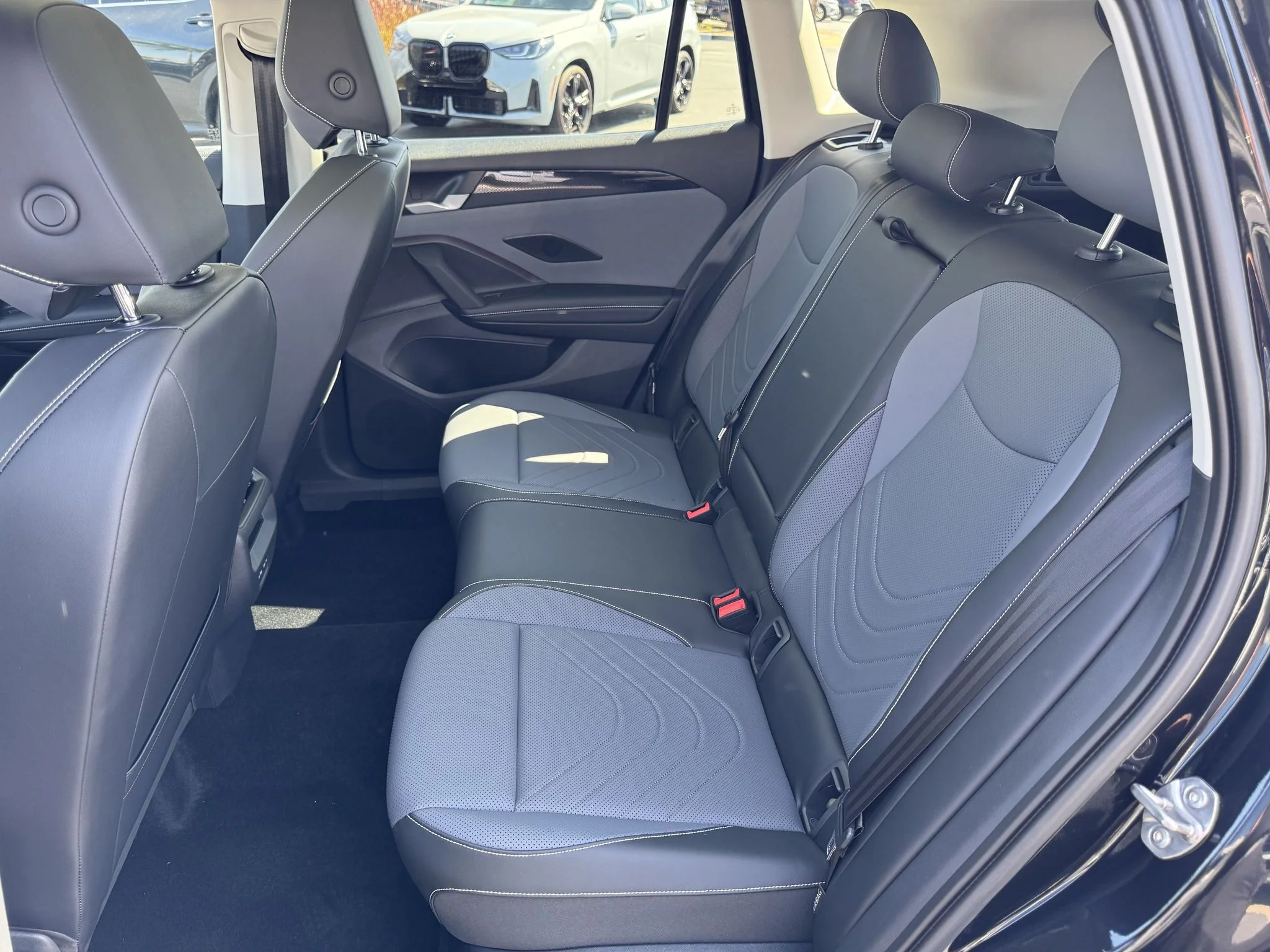Used 2025 Deep Black Pearl Volkswagen SE w/Sunroof 4Motion image 31
