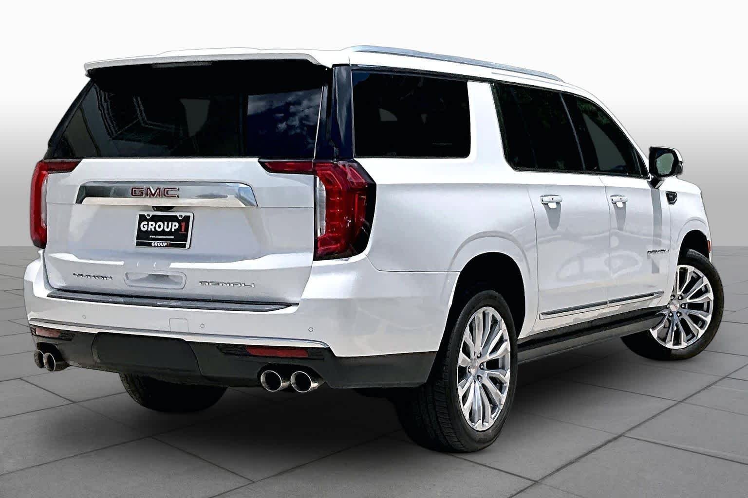 Used 2022 White Frost Tricoat GMC Denali image 12