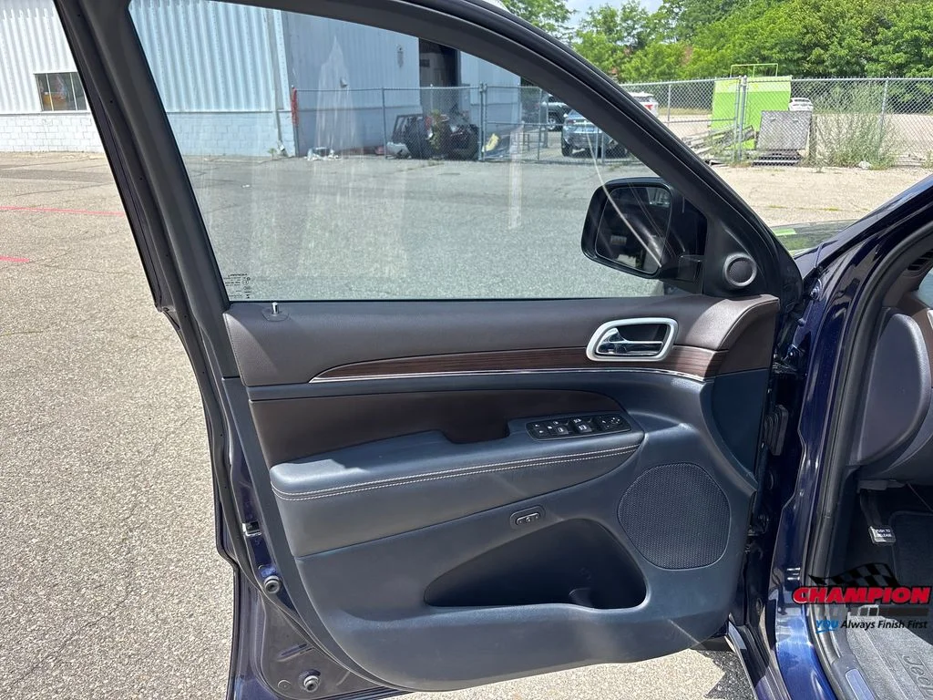 Used 2015 Blue Jeep Overland image 12
