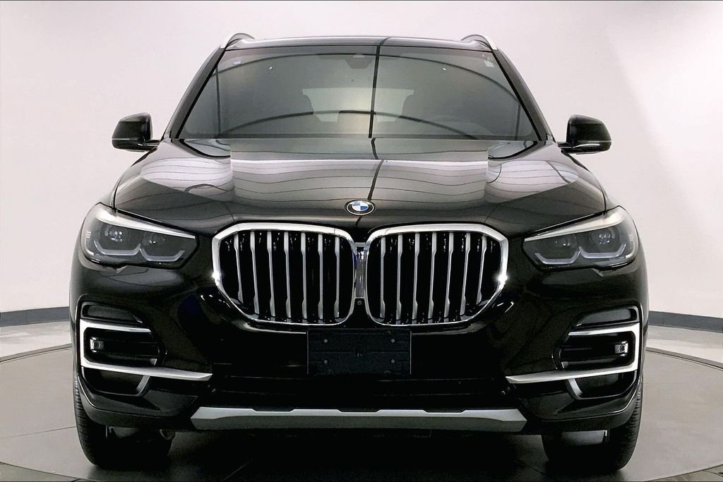 Used 2022 Black Sapphire Metallic BMW  image 2