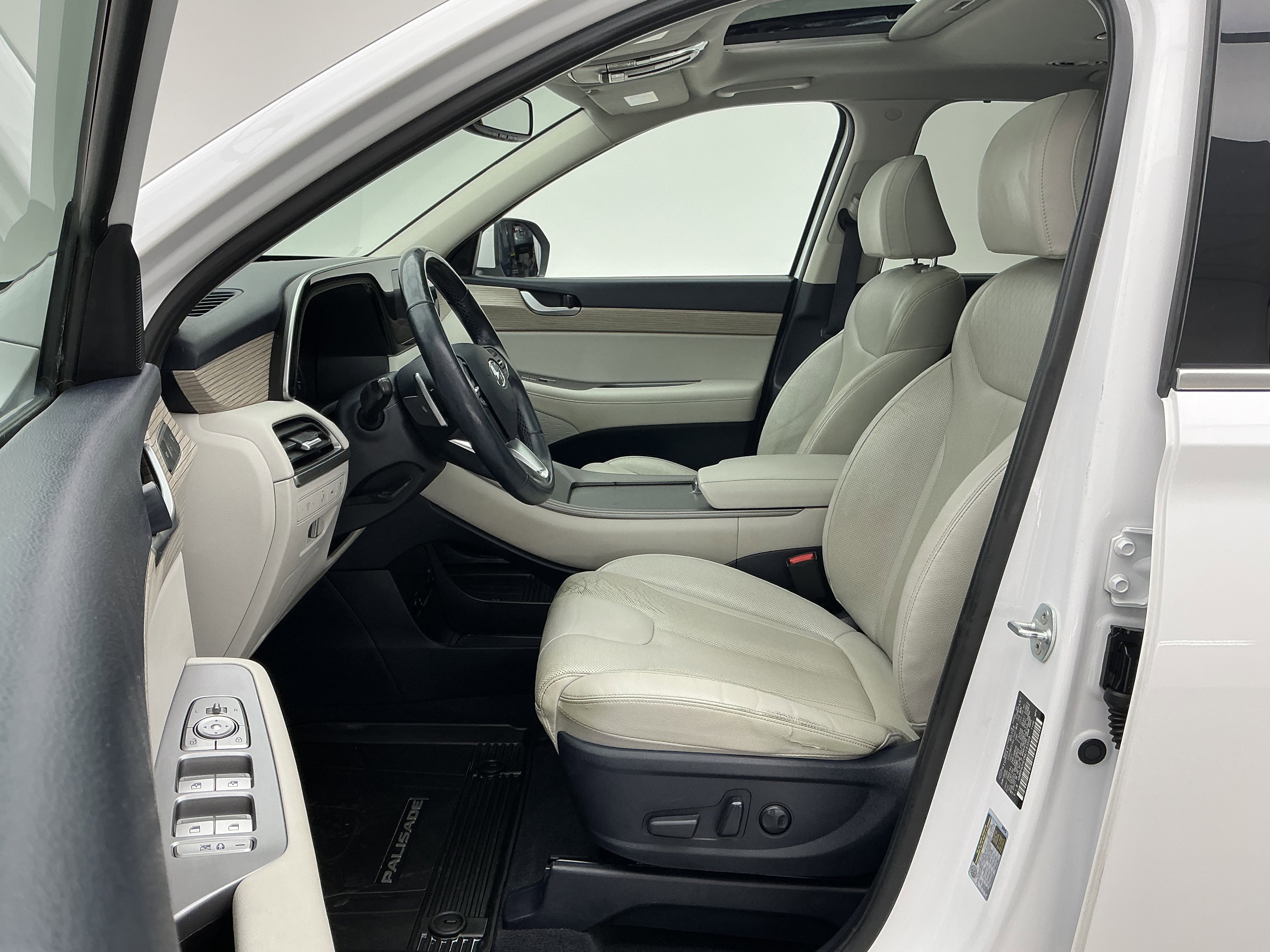 Used 2021 Hyper White Hyundai SEL image 16