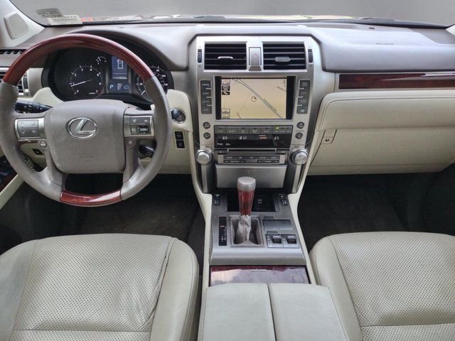 Used 2011  Lexus 460 image 3