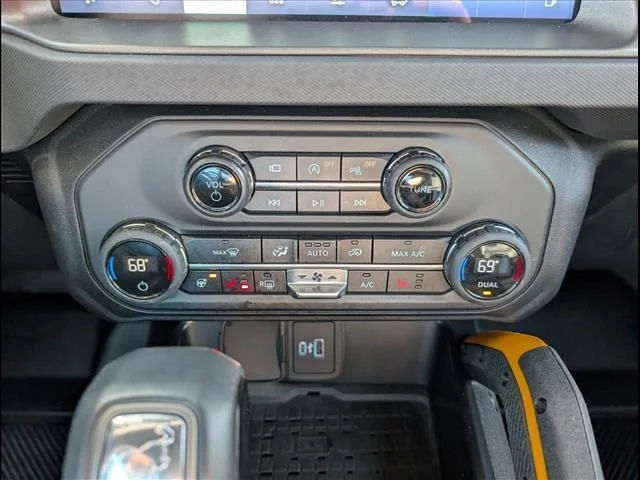 Used 2024 Green Metallic Ford Badlands image 11