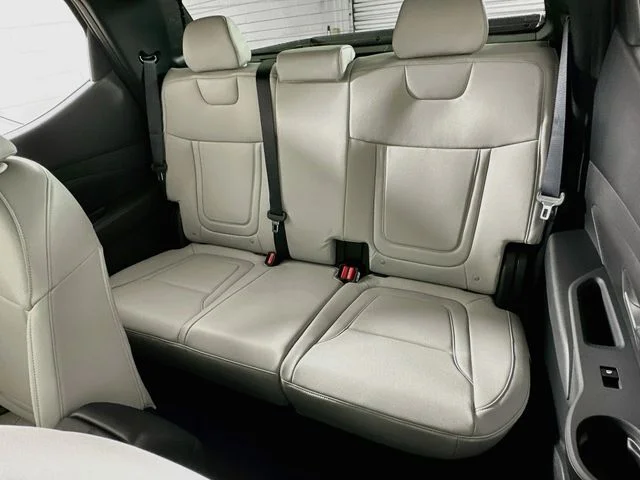 New 2027 White Hyundai SE image 12