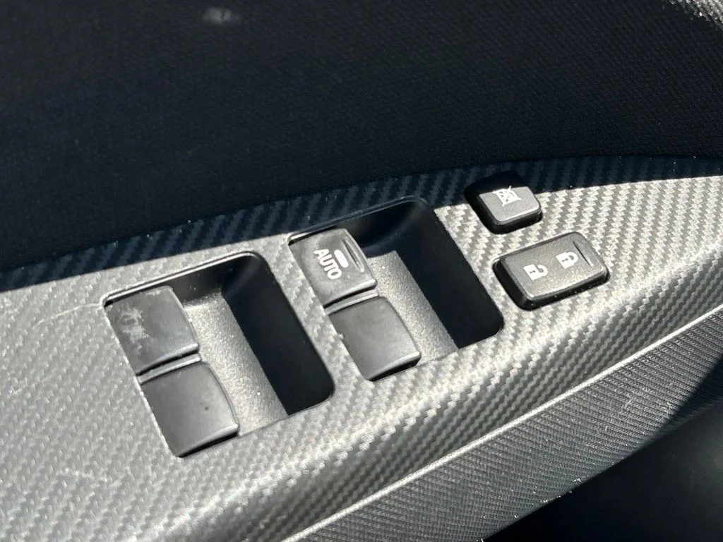 Used 2024 Silver Mitsubishi SE image 18