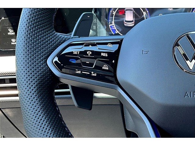 New 2026 Graphite Gray Metallic Volkswagen 2.0T image 10