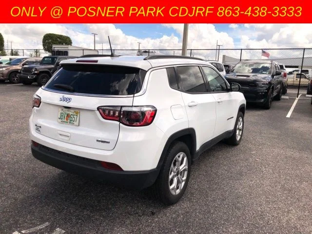 Used 2025 White Jeep Latitude image 4