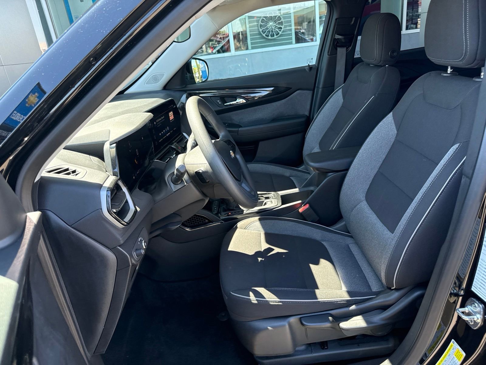 Used 2025 Mosaic Black Metallic Chevrolet LT image 21