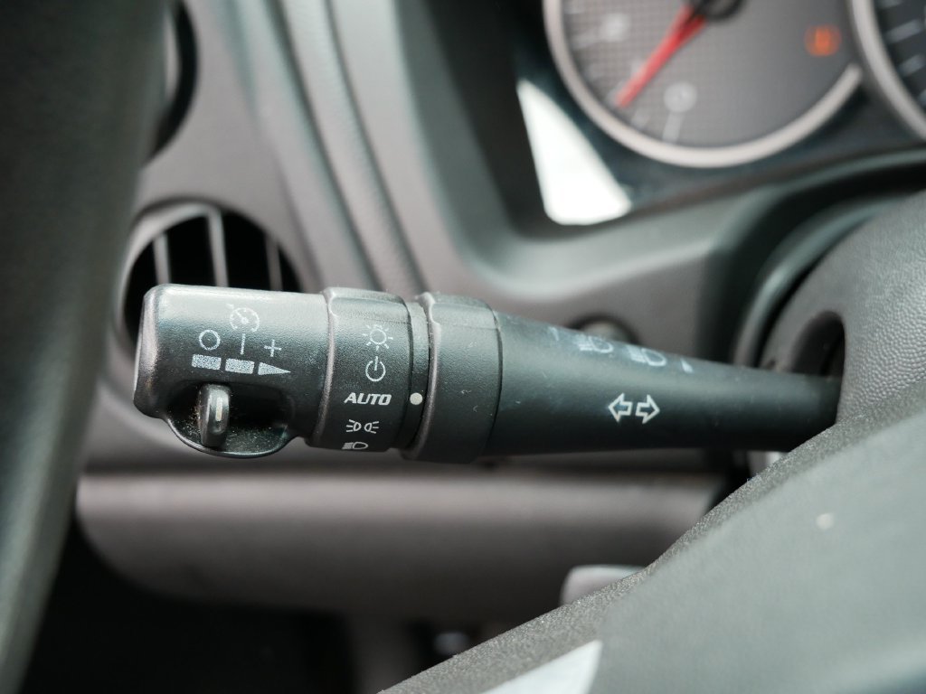 Used 2008 Shadow Gray Metallic Pontiac Base image 19