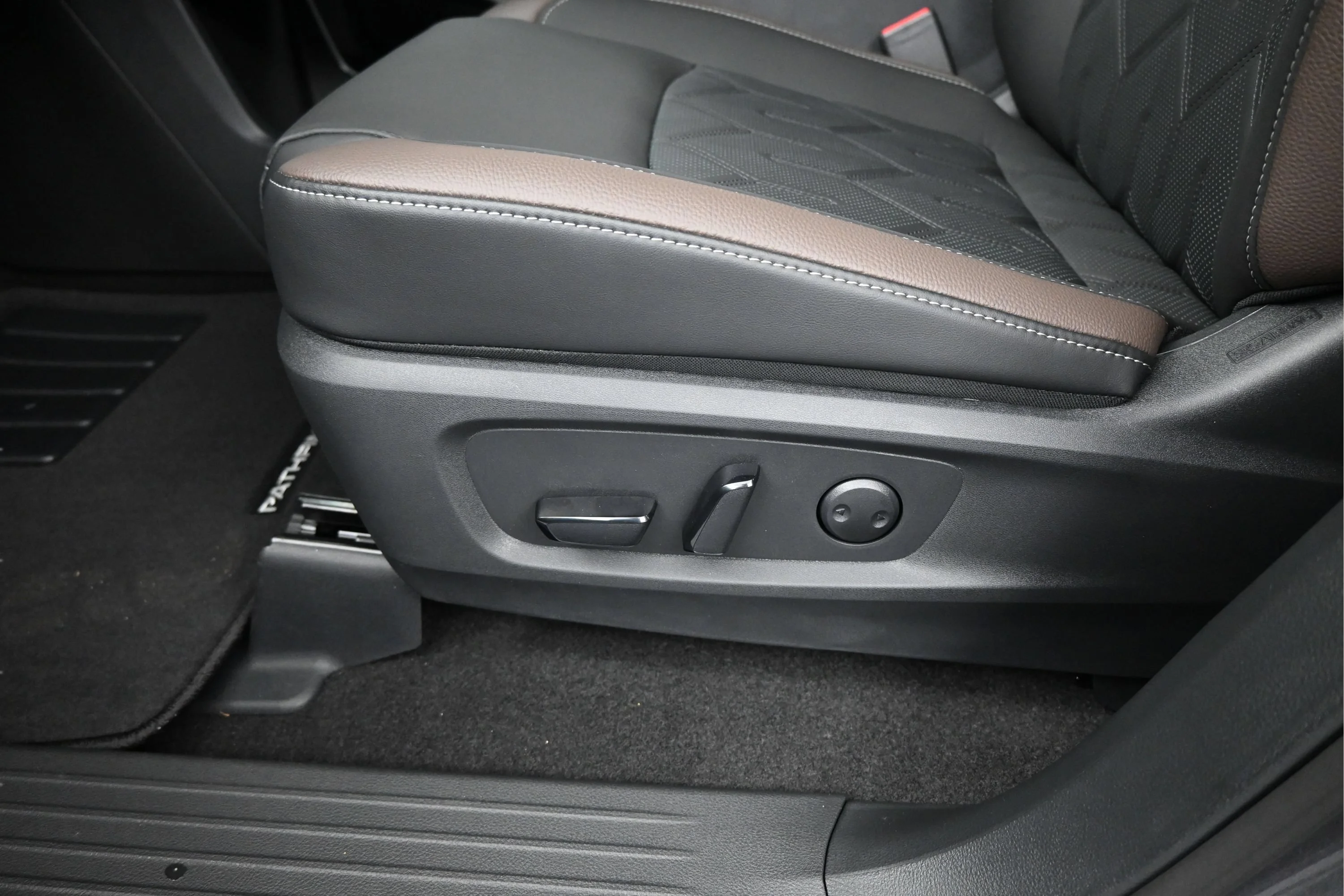 New 2026 Gun Metallic Nissan Platinum image 10