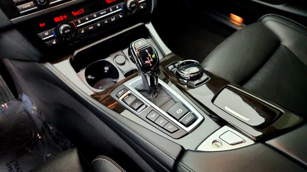 Used 2015 Azurite Black Metallic BMW 4dr Sdn 550i xDrive M Sport w/ Executive & Luxury Seating Pkgs image 17