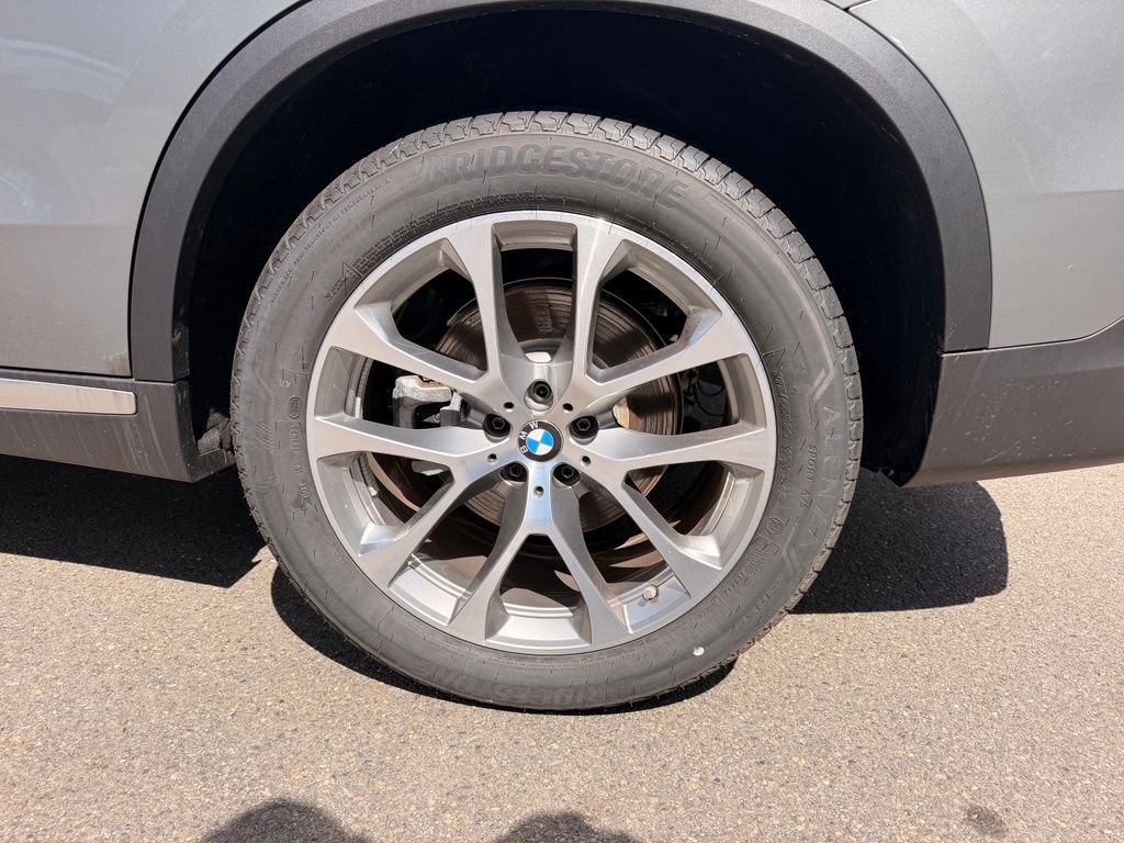 New 2026 Skyscraper Grey Metallic BMW xDrive40i image 5