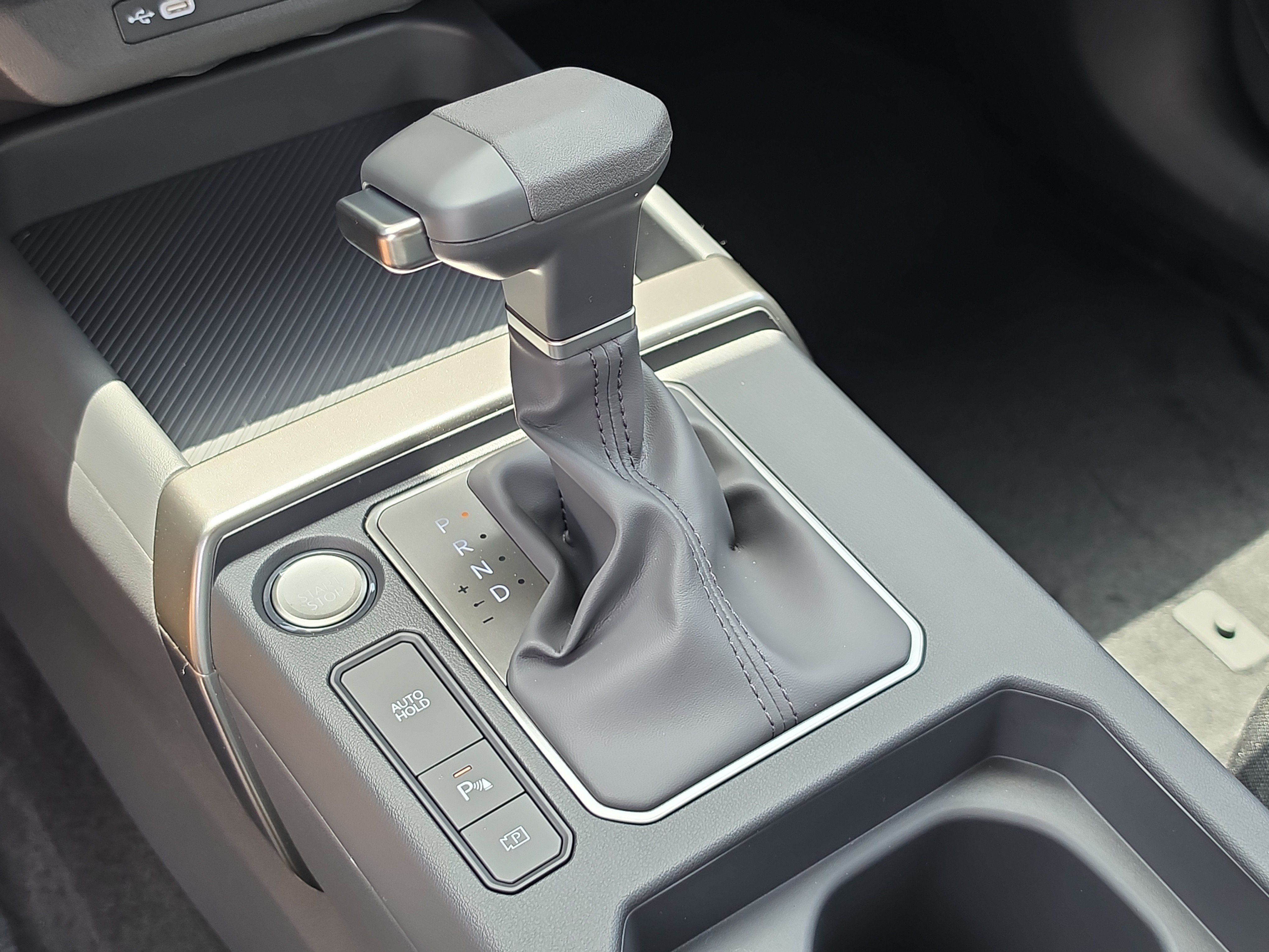 New 2027 Snow White Pearl Kia LX image 25