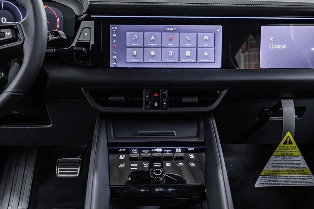 2025 Porsche Macan Turbo Electric - Photo 16