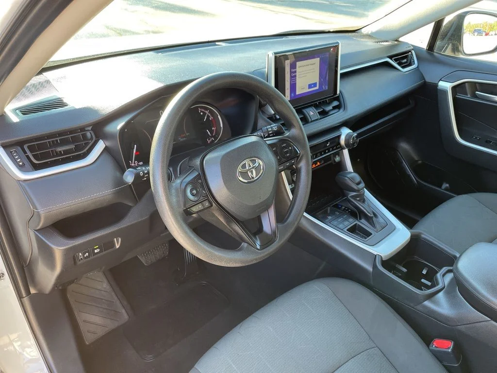 2023 Toyota RAV4 XLE - Photo 9