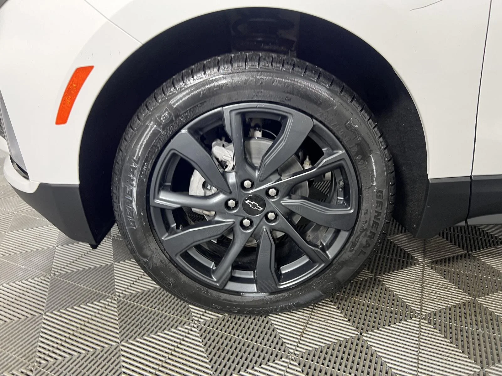 Used 2022 Summit White Chevrolet RS image 18