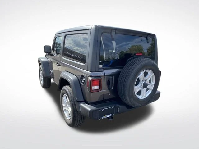 Used 2020 Gray Jeep Sport S image 3
