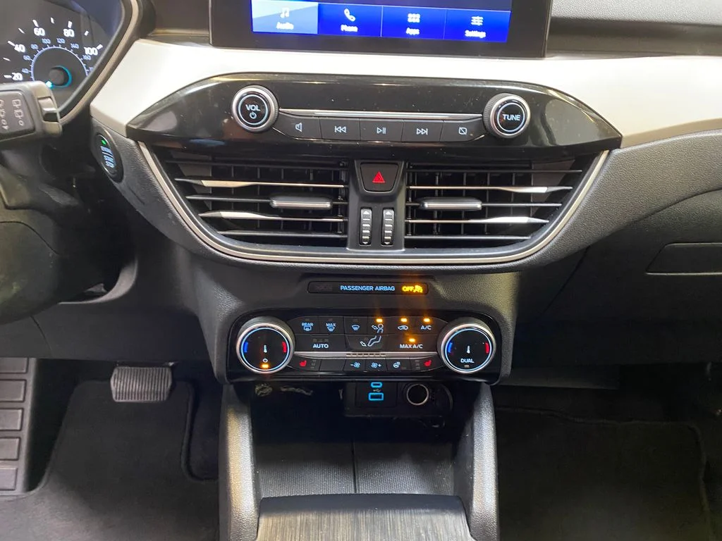 Used 2022 White Ford SEL image 41